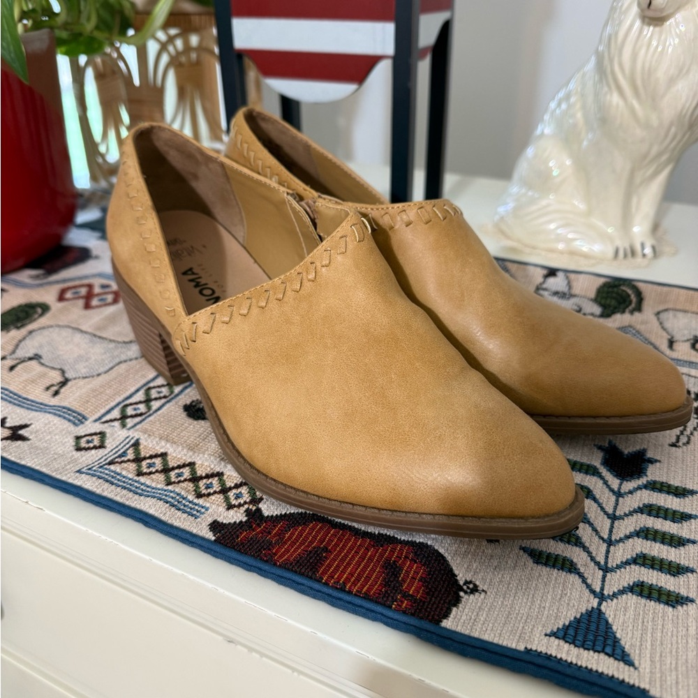 Sonoma Women's Tan Low Heel Ankle Shoe